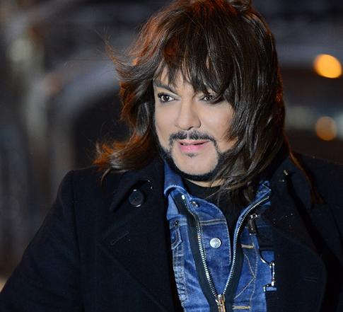 Филипп Киркоров ходит в гости к Алле Пугачевой с чемоданом