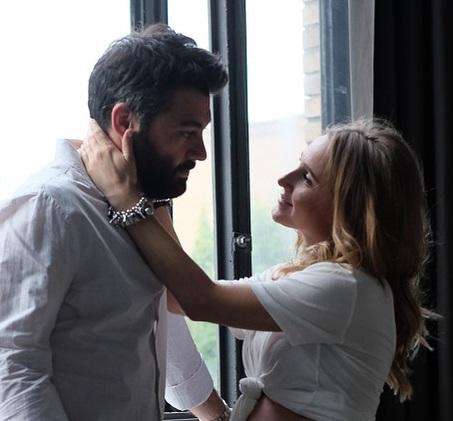 Родители счастливы появлению дочки