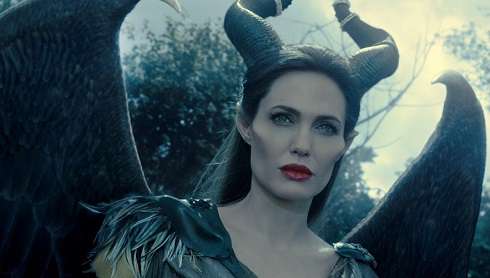 Анджелина Джоли в роли взрослой волшебницы