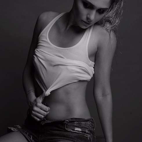 Куда тянет полуголую Наталью?