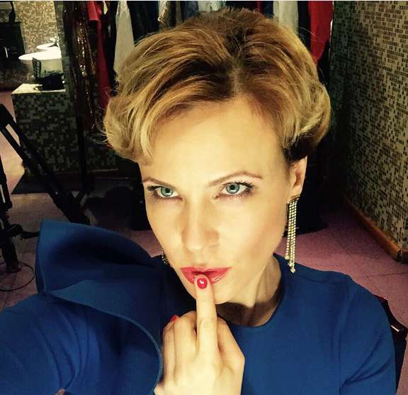 Ауыл әйелдерінің онлайн порно видеосы екі жалаңаш адам