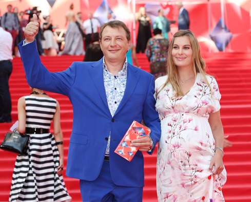 МАРАТ БАШАРОВ С СУПРУГОЙ