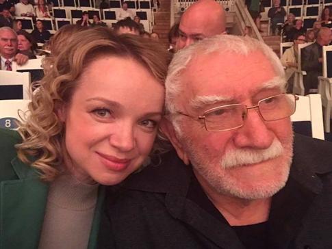 Неизвестные препятствуют встрече Джигарханяна с женой