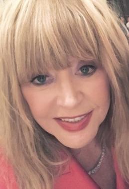 Пугачева явилась на вечеринку Юдашкина в мини-шортах