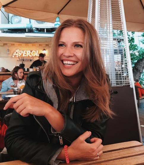 Юлия Топольницкая разрыдалась в аэропорту