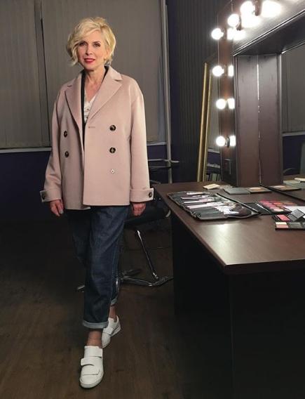 55-летняя Алена Свиридова общалась с поклонниками без макияжа