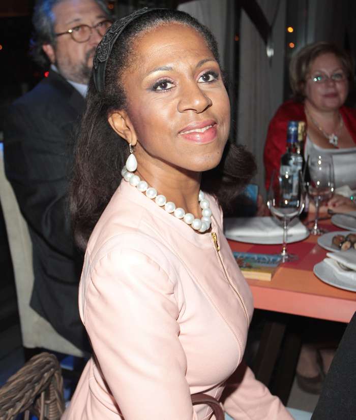 Елена Ханга