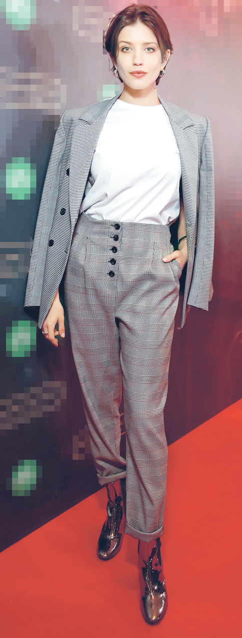 Анна Чиповская — самая нарядная девушка на вечеринке