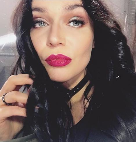 Водонаева задрала юбку на спор