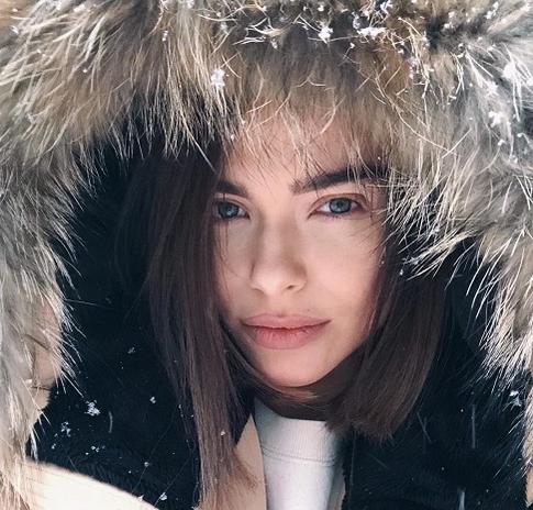 Елена Темникова к фанатам пришла пешком