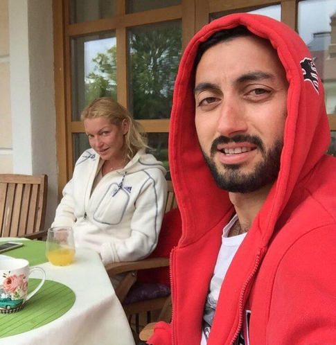 Волочкова требует 10 млн с экс-любовника