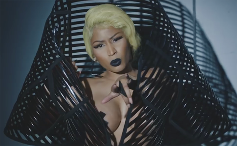 Ники Минаж снялась в клипе топлес