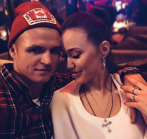 Фанаты поздравляют Тарасова и Костенко с помолвкой