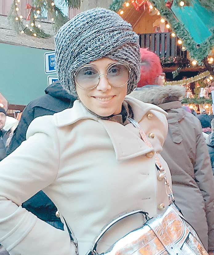 Елена Воробей носит шляпы и в повседневной жизни, и на сцене Елена Воробей носит шляпы и в повседневной жизни, и на сцене