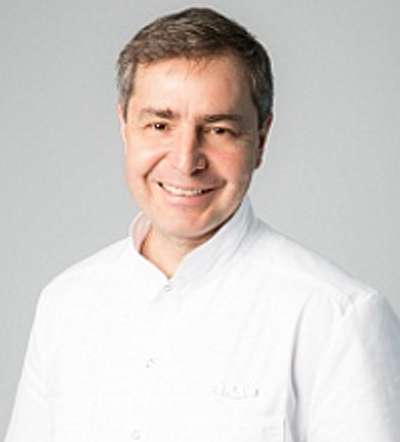 кандидат медицинских наук, врач-хирург высшей категории «Открытой клиники на Пресне” Андрей Бегма