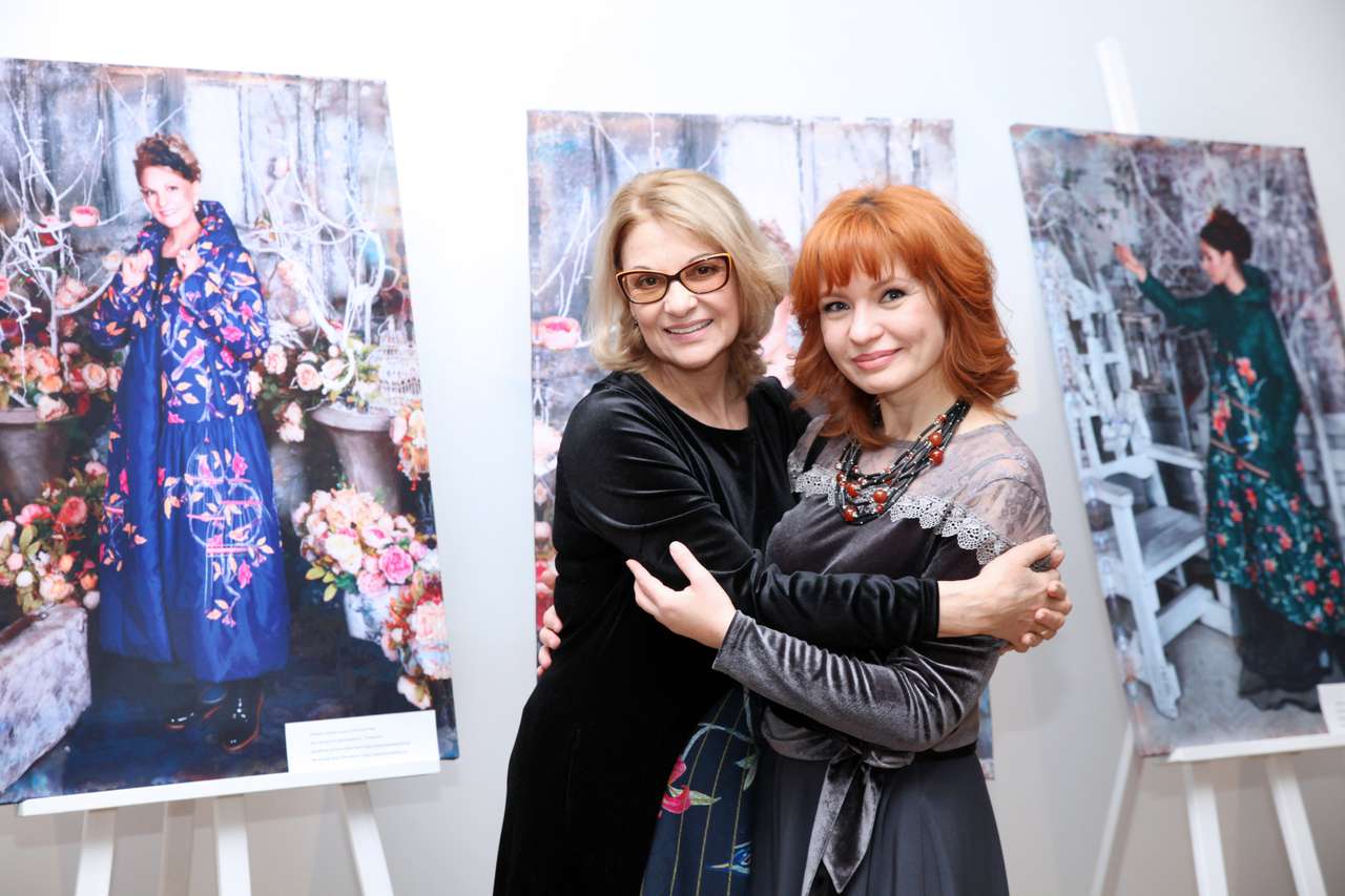 Светлана Тома всегда интересовалась модой. На фото - с дизайнером Натальей Душегрея