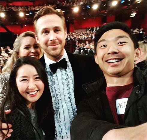 Случайным туристам довелось оказаться на церемонии Оскар и сделать селфи с Райаном Гослингом и другими звездами