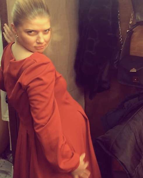 Актриса удивила своим округлившимся животом 