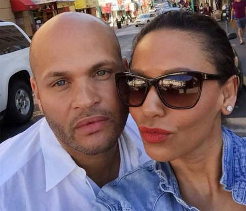 Мел Би подала на развод из-за побоев