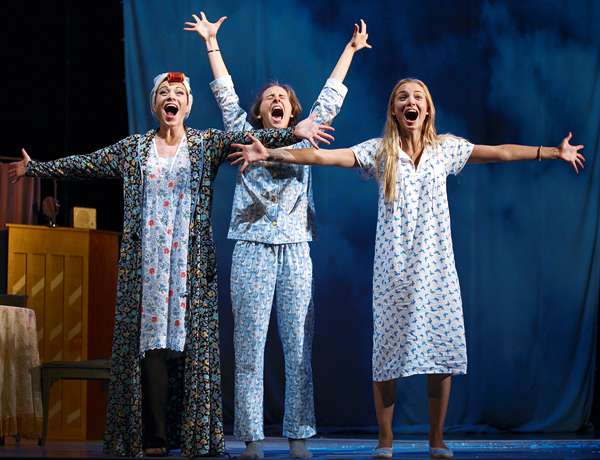 В антрепризном спектакле «Фантазии Фарятьева»