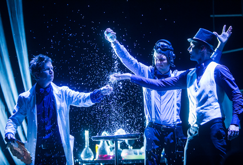 Весенняя афиша: фокусы, мишки тедди и скульптуры из детского контруктора