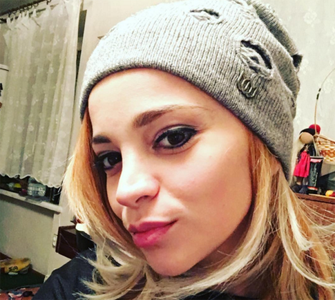 Теона Дольникова родила первенца