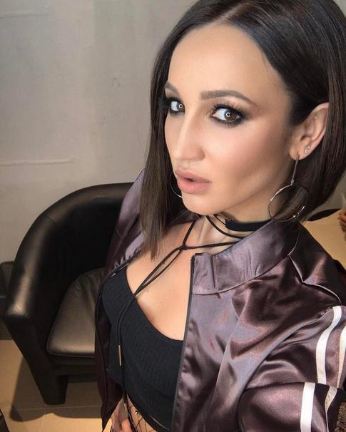 Бузова поприветствовала своих подписчиков из кровати