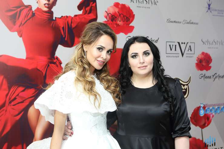 Анна Калашникова с модельером Галией Ахматовой Анна Калашникова с модельером Галией Ахматовой
