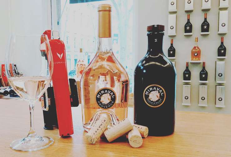 Вино и оливкое масло из поместья Анджелины Джоли и Брэда Питта