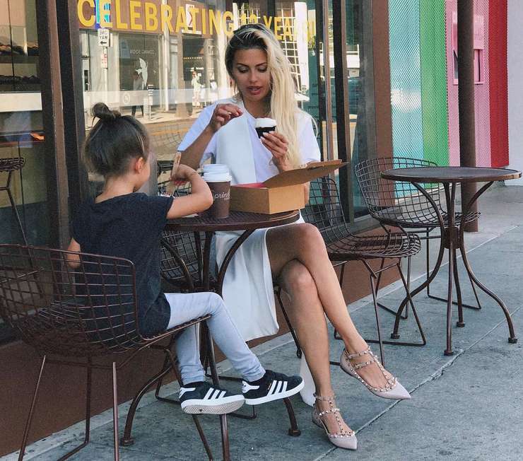 Боня отдала дочь в французскую школу Америки Боня отдала дочь в французскую школу Америки