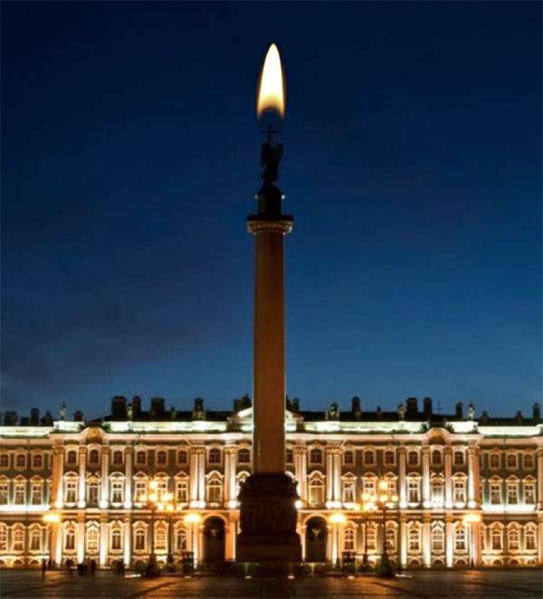 Наталья Водянова почтила память погибших во время взрыва в Санкт-Петербурге 