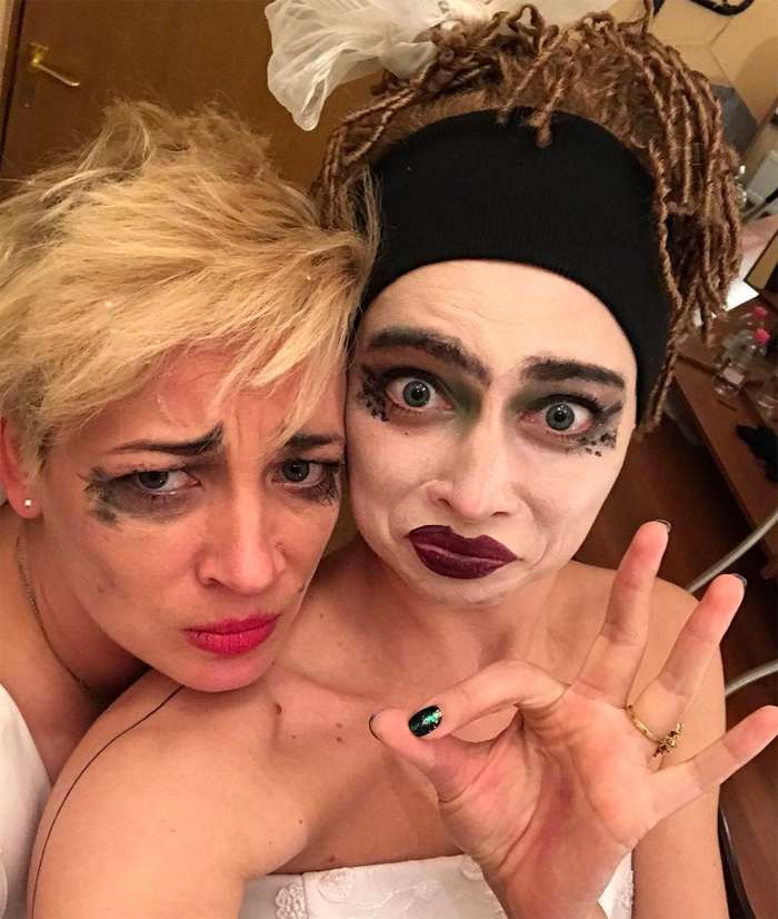 Самбурская с коллегой после спектакля