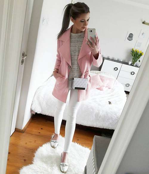 Белые джинсы прекрасно сочетаются со многими оттенками