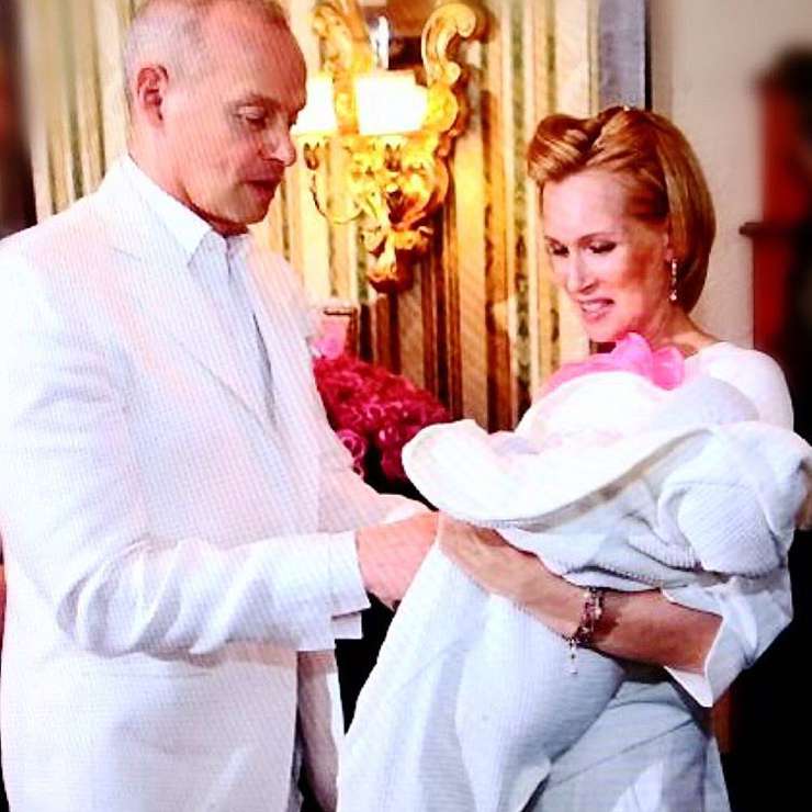 В январе 2016 Олеся родила сына Майка. На фото - со своим мужем Сергеем Дзебанем.