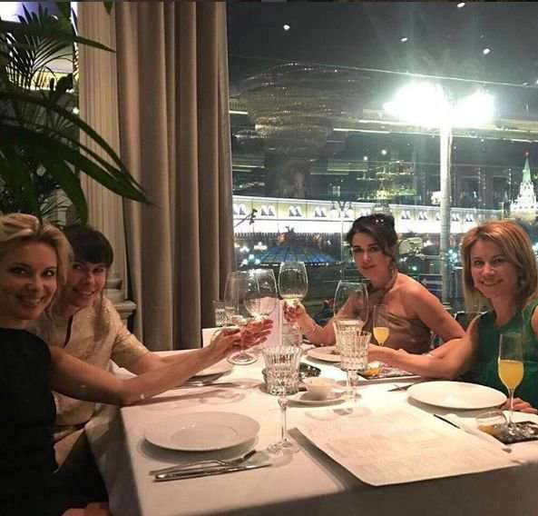 Заворотнюк празднует день рождения без мужа