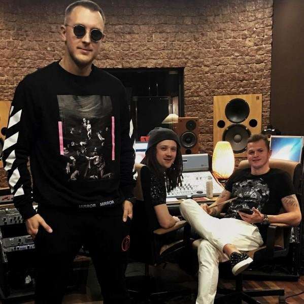 Дмитрий Тарасов в звукозаписывающей студии