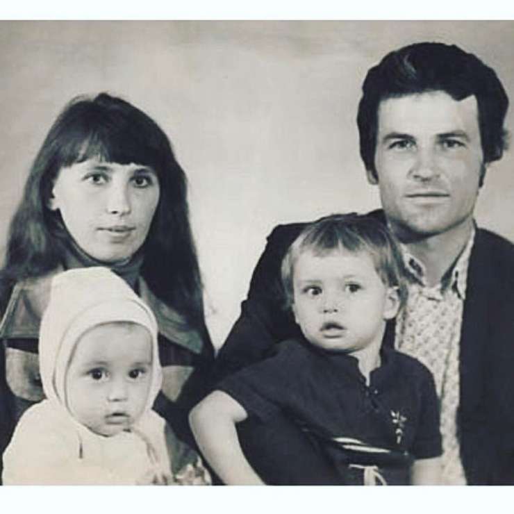 Билан показал подписчикам фото из семейного архива