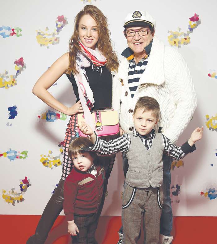 Дмитрий и Полина Дибровы с детьми