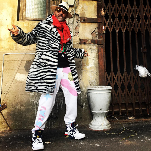 Сергей Шнуров выложил свое старое фото