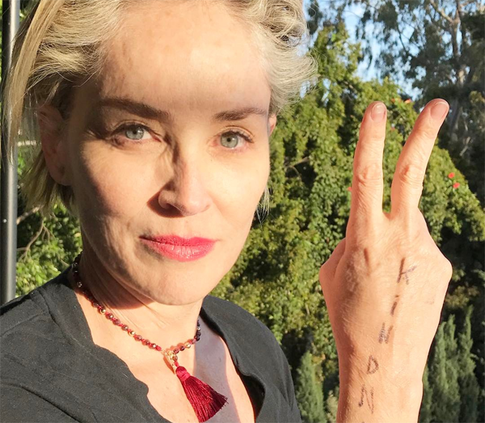 Шэрон Стоун не стесняется показывать свое тело и морщины