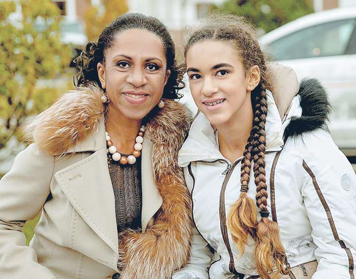 Елена Ханга с дочерью