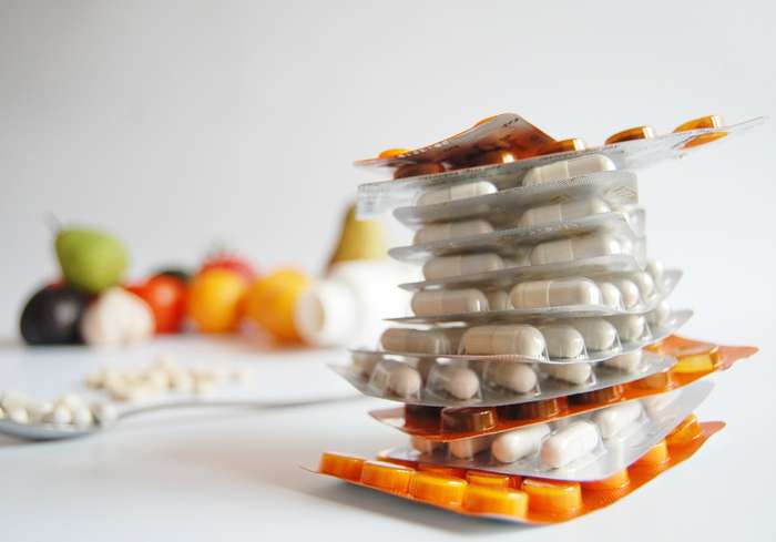 Чем опасны синтетические витамины?