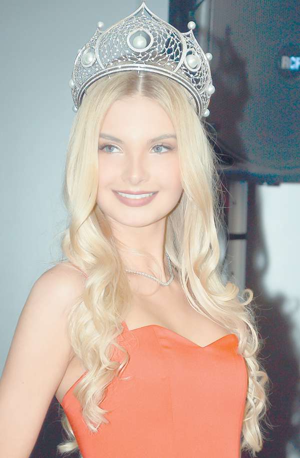 Полина Попова признается, что в детстве не считала себя особенно красивой Полина Попова признается, что в детстве не считала себя особенно красивой