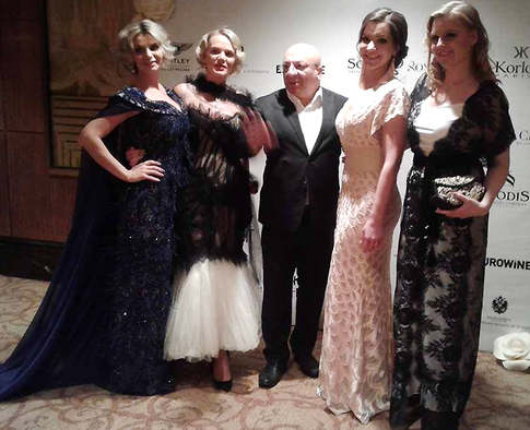 Михаил Багдасаров пришел в гости к французской графине с двумя незнакомками и без жены