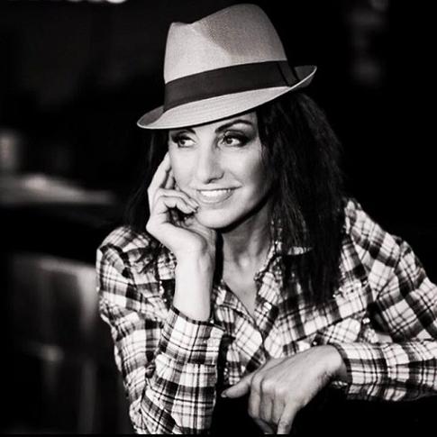 Певица Афина не поделила место в самолете с экстрасенсом Свами Даши