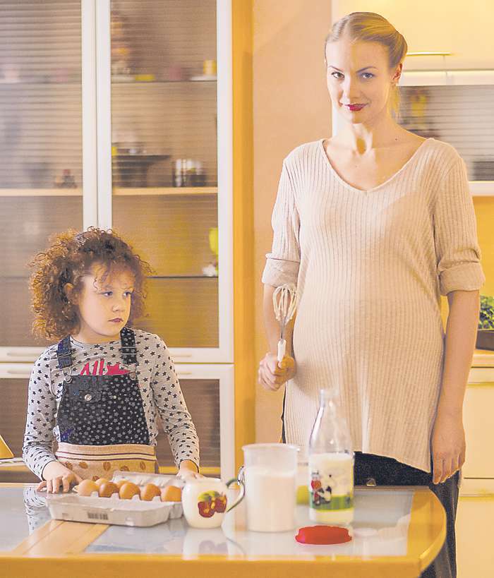 Актрисе часто достаются роли сильных женщин с детьми. В сериале «Свидетельство о рождении» героине Елены так же приходится бороться за свое счастье Актрисе часто достаются роли сильных женщин с детьми. В сериале «Свидетельство о рождении» героине Елены так же приходится бороться за свое счастье