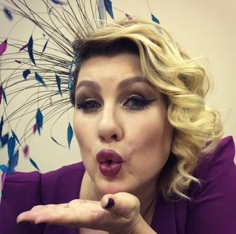 Ева Польна усиленно готовит тело к лету