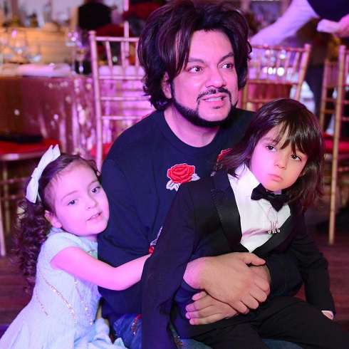 Филипп сам прекрасно справляется с детьми