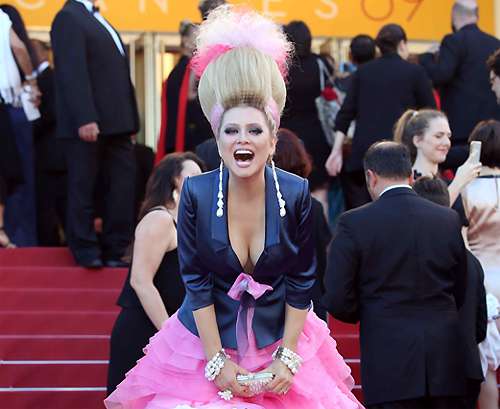 Лена Ленина - эксперт в области экстравагантных причесок