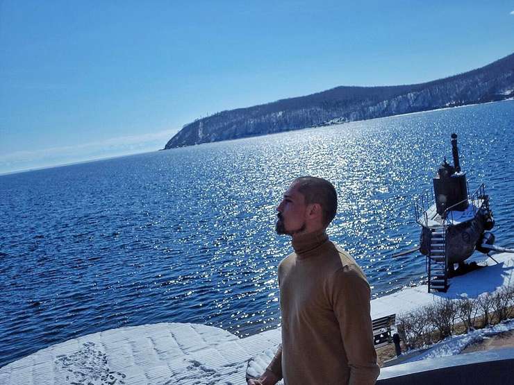 Билан на фоне озера Байкал Билан на фоне озера Байкал